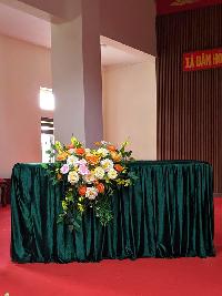 Hoa để bàn đại biểu