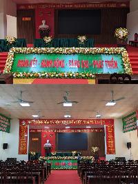 Hoa trang trí bảng hiệu sự kiện