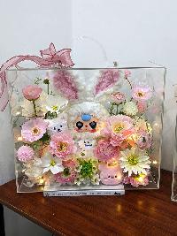 Hộp hoa lụa baby three thỏ thị trấn màu trắng mắt ướt