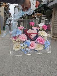 Hộp hoa mi ca trong suốt kèm quà tặng