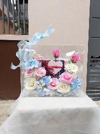 Hộp hoa mi ca trong suốt kèm quà tặng