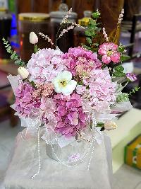 Hộp hoa cẩm tú cầu màu hồng chất liệu hoa lụa