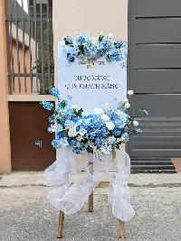 Kệ hoa chúc mừng khai trương màu xanh dương