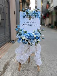 Kệ hoa chúc mừng khai trương màu xanh dương