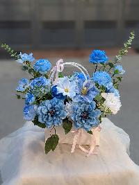 Lẵng hoa nhỏ để bàn màu xanh dương