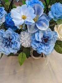 Lẵng hoa nhỏ để bàn màu xanh dương