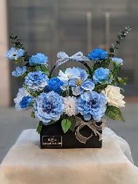 Lẵng hoa nhỏ để bàn màu xanh dương