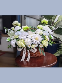 Lẵng hoa lụa tone trắng thanh khiết