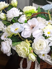 Lẵng hoa lụa tone trắng thanh khiết