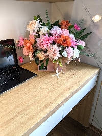 Lẵng hoa lụa thiết kế tone màu hồng tươi nhỏ