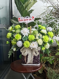 Lẵng hoa lụa tone xanh lá Green Love