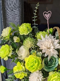 Lẵng hoa lụa tone xanh lá Green Love