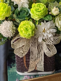 Lẵng hoa lụa tone xanh lá Green Love