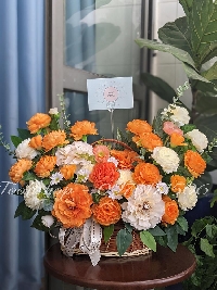 Lẵng hoa tone vàng cam size vừa