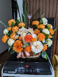 Lẵng hoa tone vàng cam size vừa
