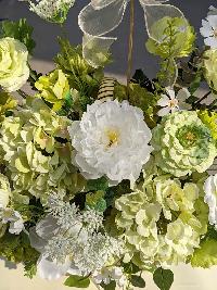 Lẵng hoa chúc mừng sinh nhật màu xanh cốm