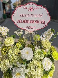 Lẵng hoa chúc mừng sinh nhật màu xanh cốm