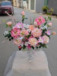 Lọ hoa lụa đẹp bày kệ tivi