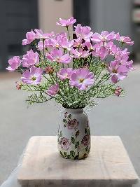 Bình hoa cánh bướm màu hồng