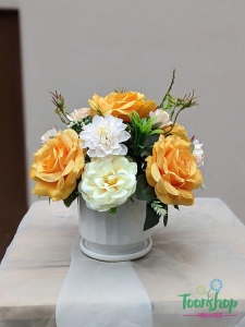 Chậu hoa để bàn chất liệu hoa lụa màu cam