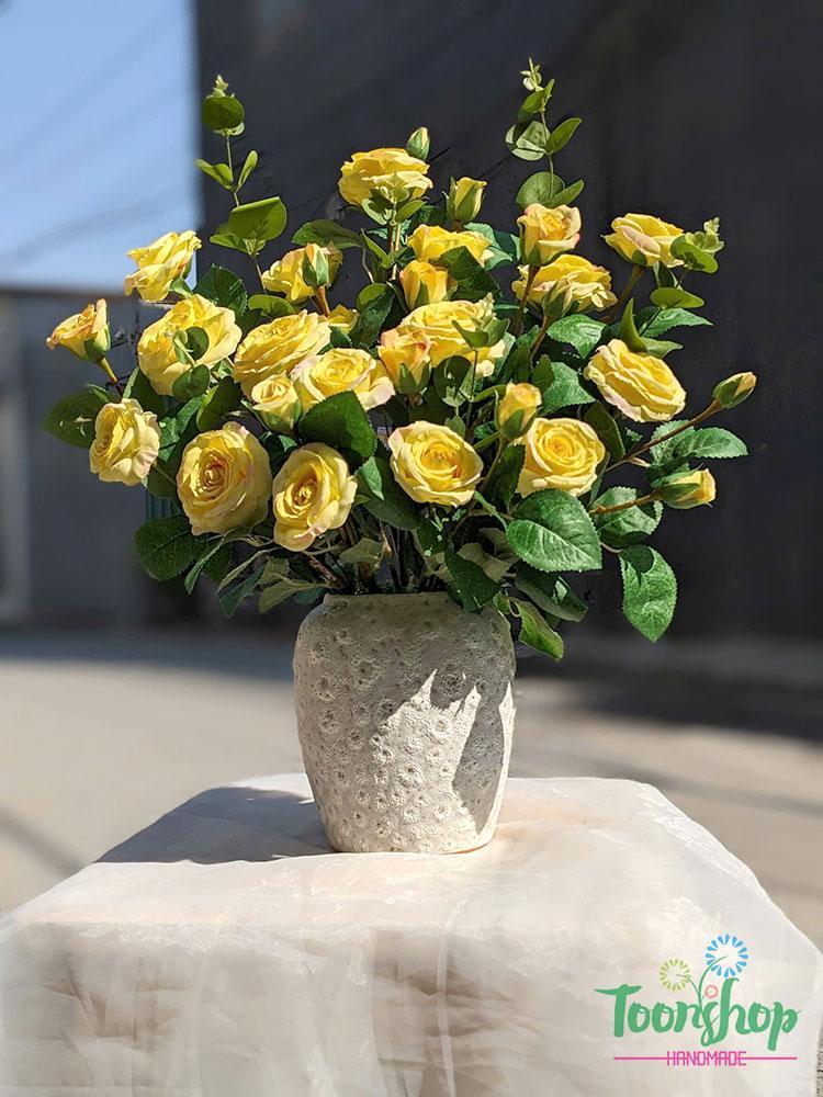 Bình hoa hồng vàng chất liệu hoa lụa
