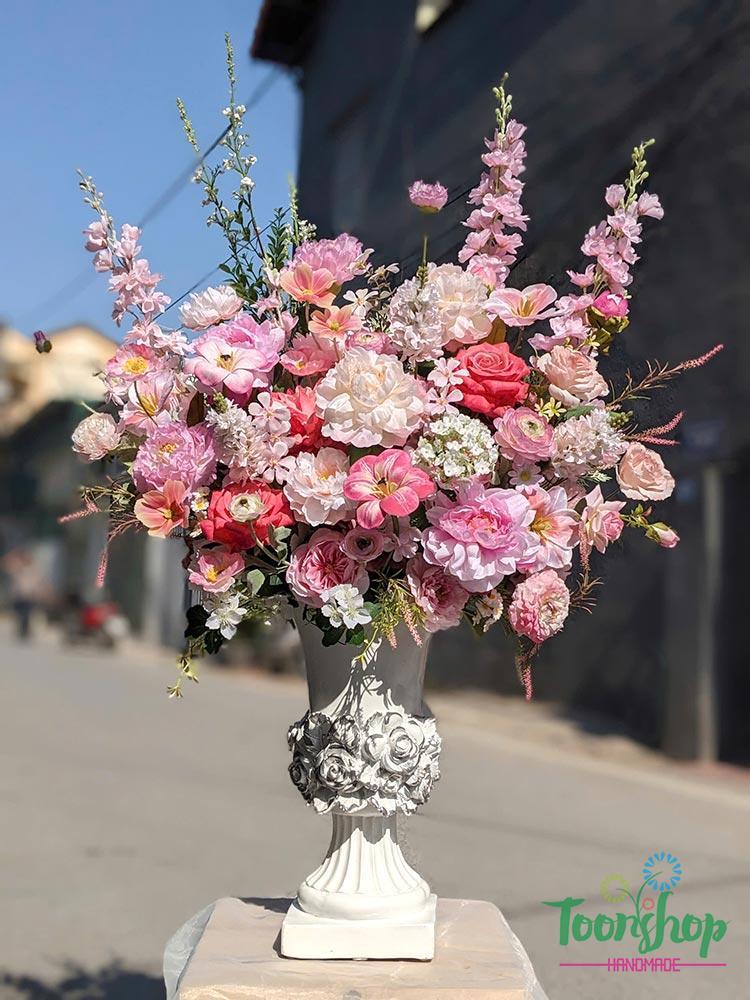 Bình hoa lớn trang trí phòng khách