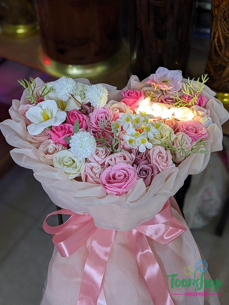 Bó hoa sáp hình trái tim Tình Yêu Mang Theo