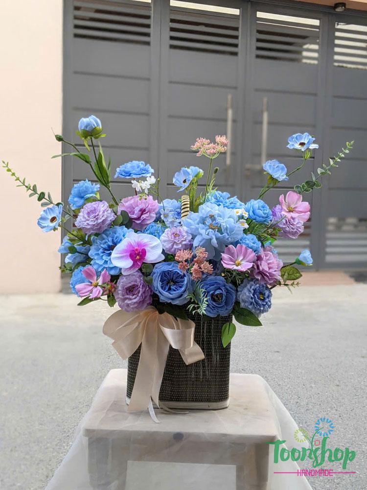 Lẵng hoa lụa mừng khai trương màu xanh biển mix tím