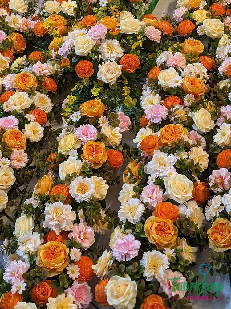 Hoa trang trí bảng hiệu sự kiện