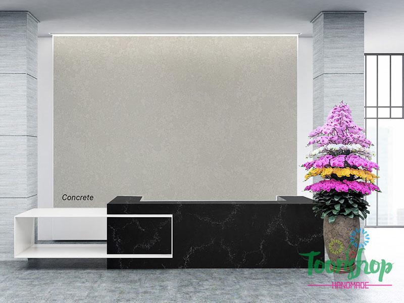Chậu lan hồ điệp giả cao cấp 7 tầng đặt cạnh quầy lễ tân