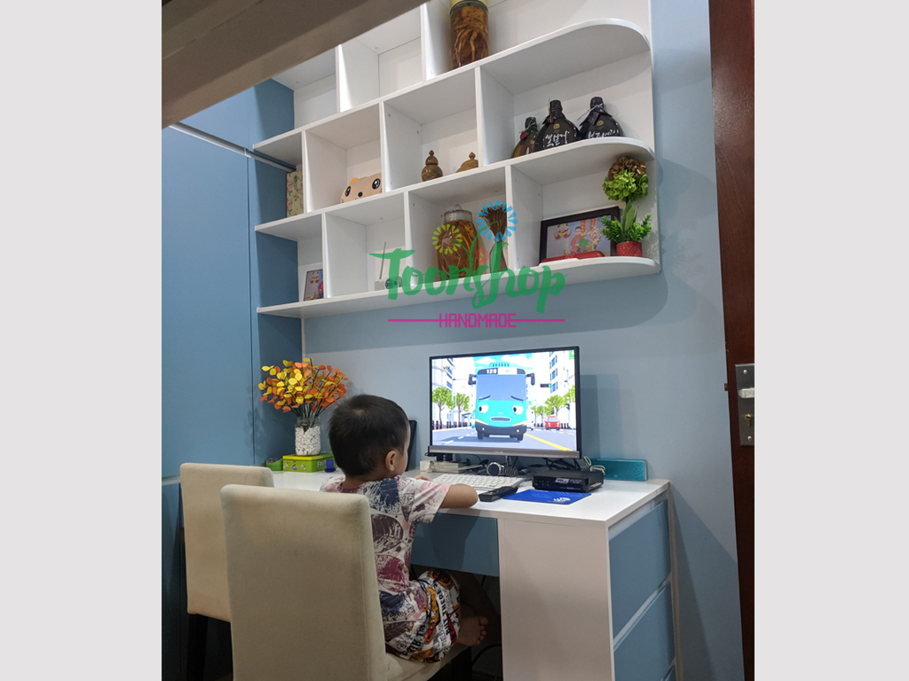 Bình lá trang trí bàn làm việc của anh Khách ở CC Thăng Long Victory Bình lá trang trí bàn làm việc của anh Khách ở CC Thăng Long Victory